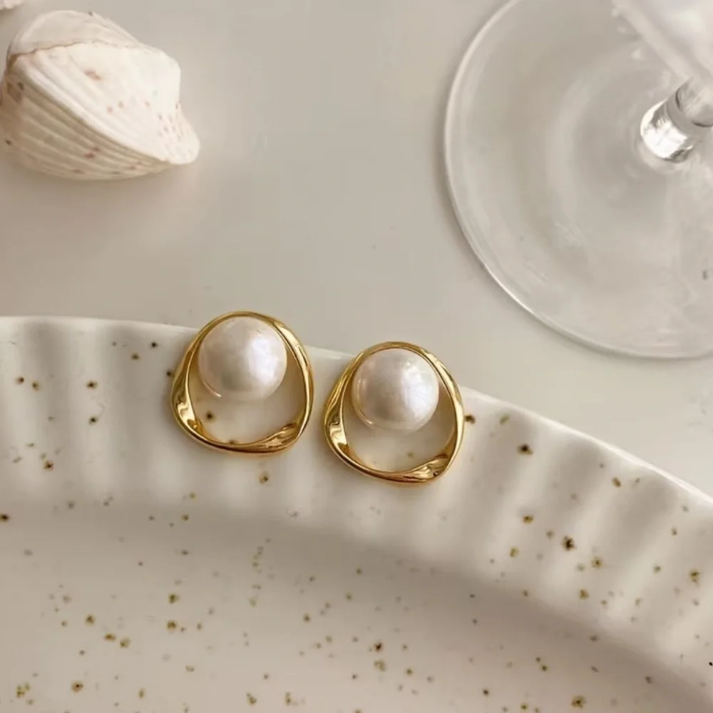 Elegant Gold and Pearl Earrings